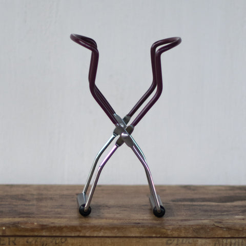 Use Kilner jam jar tongs for lifting hot preserving jars out of boiling water safely. These heat resistant tongs are strong, safe, and durable. 