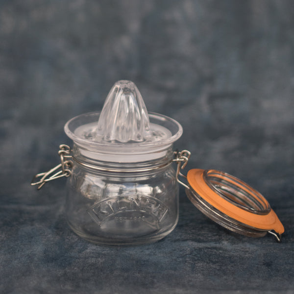 The Kilner Juicer Jar Set lets you juice citrus straight into the glass storage jar. The Kilner Juicer Jar Set includes a 500ml clip top Kilner jar, and removable glass juicer attachment with non slip silicone seal for extra grip. 