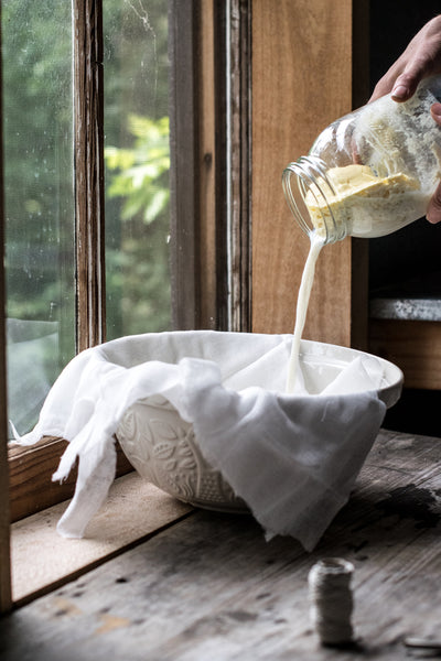 Enjoy the tradition of using a Mason Cash ceramic mixing bowl, with an In the Forest woodland fox motif pattern exterior. 