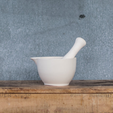 Use the Mason Cash mortar and pestle to grind your own food and spices. The unglazed ceramic inside finish on the mortar and pestle is ideal for grinding, while the glazed ceramic outside finish is easy to clean.