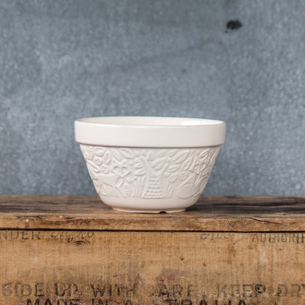Pudding Bowl, cream with embossed fox (S36, 16cm) is part of the Mason Cash In the Forest range. The rim is ideal for tying and keeping a seal with baking paper and foil during the steaming process and the exterior, embossed with mid-19th Century folk-inspired forest scenes, provides a secure grip.