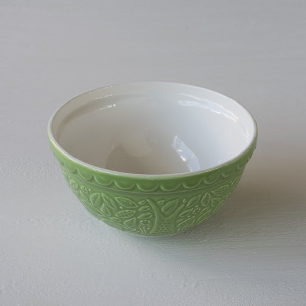 Enjoy the tradition of using a Mason Cash ceramic mixing bowl, with an In the Forest woodland hedgehog pattern. 