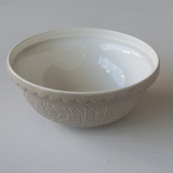 Enjoy the tradition of using a Mason Cash ceramic mixing bowl, with an In the Forest woodland owl pattern, stone colour exterior, and cream interior. 