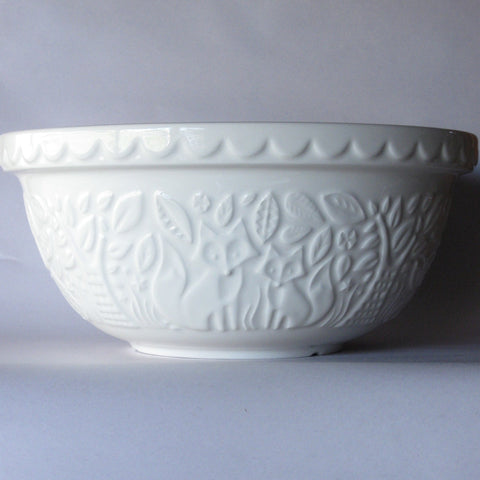 Enjoy the tradition of using a Mason Cash ceramic mixing bowl, with an In the Forest woodland fox motif pattern exterior. 