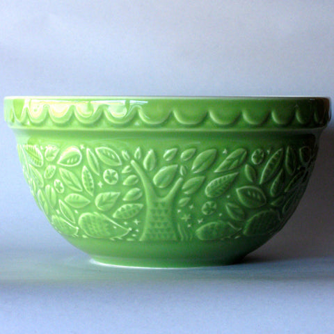 Enjoy the tradition of using a Mason Cash ceramic mixing bowl, with an In the Forest woodland hedgehog pattern. 