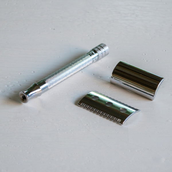 The Merkur 25C long handle classic open comb razor in a chrome finish is ideal for tough, coarse or heavy beards. The open tooth head offers more exposure to the blade and is slightly more aggressive than a regular closed comb/safety-bar razor. 