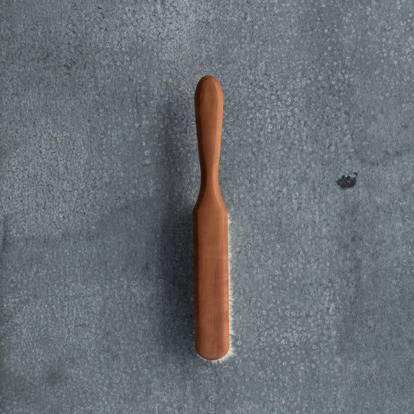 Duster made from goat hair and pearwood. Enjoy the artisan quality of the soft goat hair and slender, warm coloured, pearwood timber handle duster for reaching into narrow spaces.
