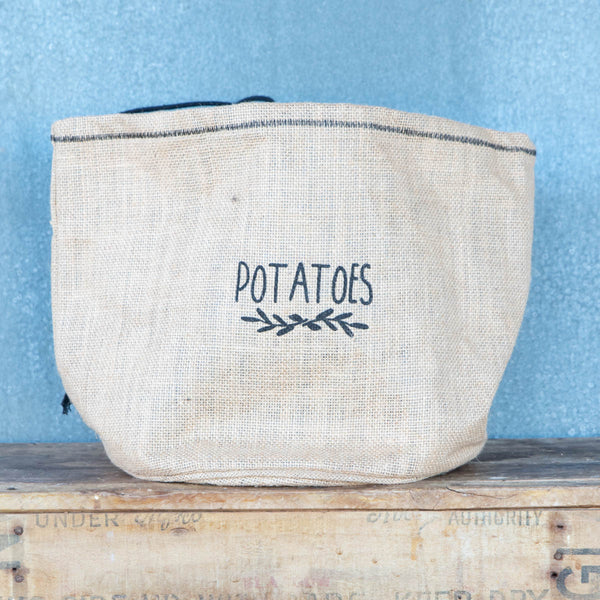 Store potatoes in our potato storage pouch to keep potatoes fresher for longer. The black cotton lining and draw string minimise the exposure of onions to light, while letting air circulate.