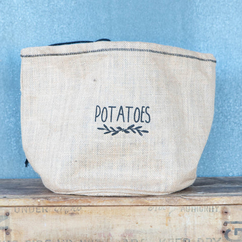 Store potatoes in our potato storage pouch to keep potatoes fresher for longer. The black cotton lining and draw string minimise the exposure of onions to light, while letting air circulate.