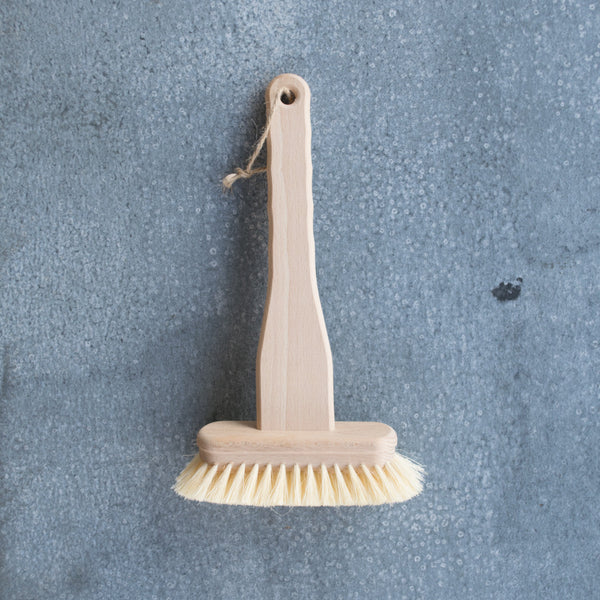 Made from FSC-certified untreated beechwood, this bathtub brush is as eco-friendly as it is efficient. Its unique shape makes short work of cleaning out the tub. When discarded, the all-natural materials will degrade significantly quicker than plastic. Better for the planet and better for you. 