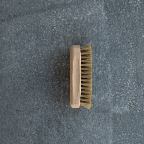 Redecker shoe shine brush made from beautifully handcrafted beechwood and horse hair for effective cleaning and polishing. Available in neutral or black horse hair. 