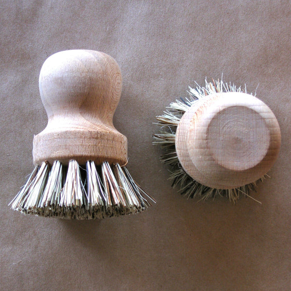 Scrub away caked on cooking residue from pots with the Redecker Natural Bristle Pot Brush. The timber handle fits comfortably in your palm for strong pressure and the natural fibre bristles clean thoroughly and gently. 