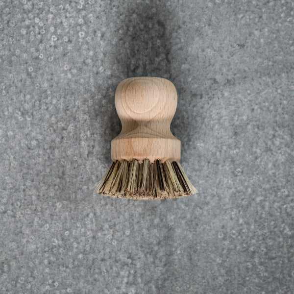 Scrub away caked on cooking residue from pots with the Redecker Natural Bristle Pot Brush. The timber handle fits comfortably in your palm for strong pressure and the natural fibre bristles clean thoroughly and gently. 