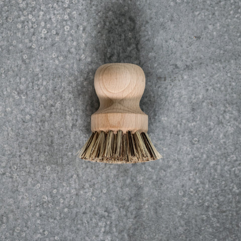 Scrub away caked on cooking residue from pots with the Redecker Natural Bristle Pot Brush. The timber handle fits comfortably in your palm for strong pressure and the natural fibre bristles clean thoroughly and gently. 