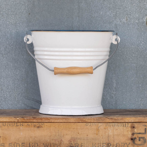 Perfect for collecting vegetable and fruit scraps for chickens, worm farms, or compost. An enamel bucket is attractive on the kitchen bench, and easy to wash. Also, a great bucket for cleaning and collecting ash from the fireplace and transferring it onto the garden. 