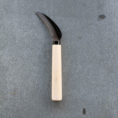 A Small Harvesting Sickle with serrated curved picking knife for harvesting fruit and vegetables. Blade is 100 mm carbon steel, with a 150 mm timber handle. Overall length 23 cm. 