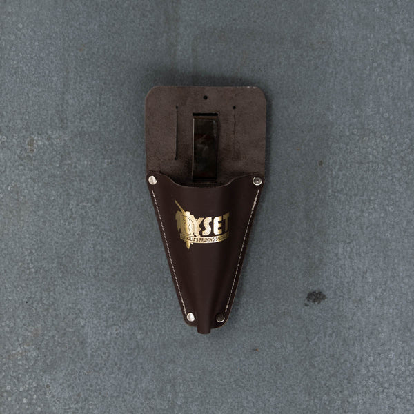 Clip or thread a Secateur Pouch onto your waistband or belt, to keep secateurs at hand while gardening.