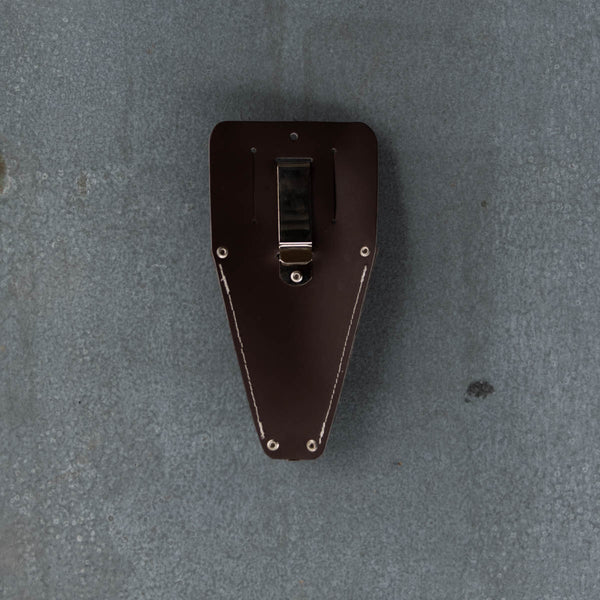 Clip or thread a Secateur Pouch onto your waistband or belt, to keep secateurs at hand while gardening.