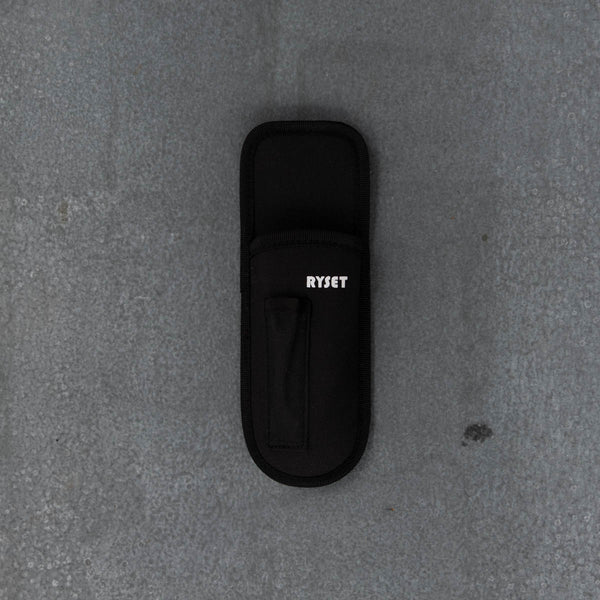 Clip or thread a  Secateur Pouch onto your waistband or belt, to keep secateurs at hand while gardening. Pouch includes a pocket for your sharpener and metal clip for best positioning. 