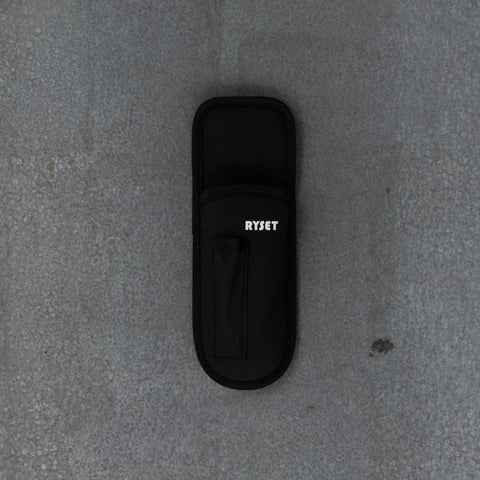 Clip or thread a  Secateur Pouch onto your waistband or belt, to keep secateurs at hand while gardening. Pouch includes a pocket for your sharpener and metal clip for best positioning. 