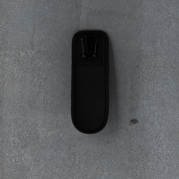 Clip or thread a  Secateur Pouch onto your waistband or belt, to keep secateurs at hand while gardening. Pouch includes a pocket for your sharpener and metal clip for best positioning. 