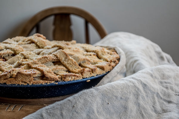 The Falcon enamelware pie plate makes a classic family sweet or savoury pie, 25cm diameter and 4cm deep. Available in white with a blue trim. Enamel pie plates are also great as an alternative to flat dinner plates for barbeques, picnics or camping because food doesn't slip away so easily.