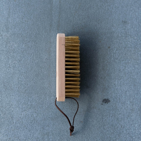 Tool brush with FSC Ashwood handle and soft copper wire bristles, to remove dirt and sap from your tools.