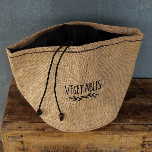 Store vegetables in our jute pouch to keep them fresher for longer. The black cotton lining and draw string minimise the exposure to light, while letting air circulate.