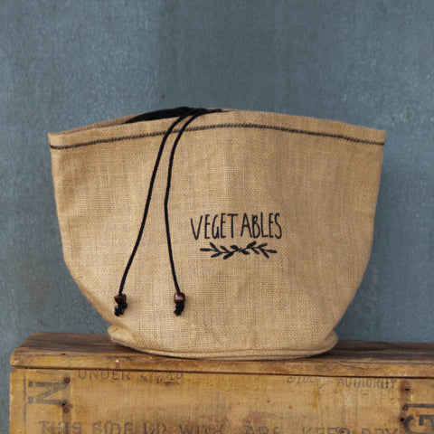 Store vegetables in our jute pouch to keep them fresher for longer. The black cotton lining and draw string minimise the exposure to light, while letting air circulate.