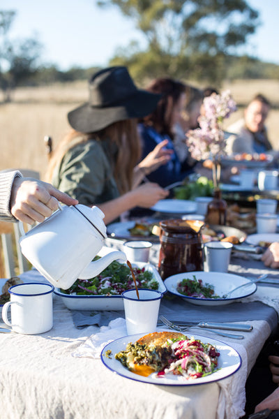Falcon enamel 1.25 litre teapot oozes old world charm and classic elegance. Bring some tradition to the table, just add your favourite loose leaf tea and tea cosy. Available in white with a blue, or blue with white speckle.
